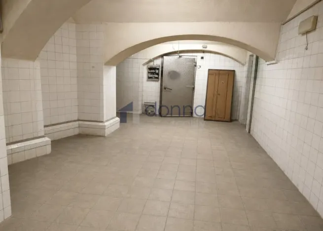 Pronájem skladu, Praha, náměstí Protifašistických bojovníků, 220 m2