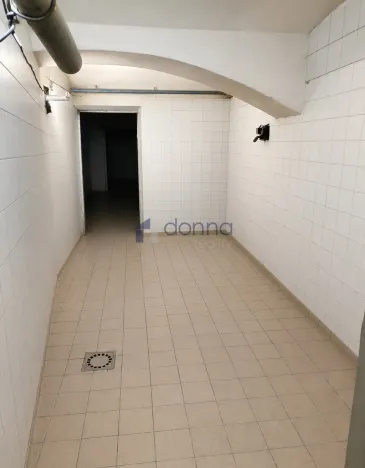 Pronájem skladu, Praha, náměstí Protifašistických bojovníků, 220 m2