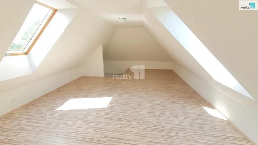 Pronájem bytu 2+kk, Praha - Hrdlořezy, Českobrodská, 64 m2