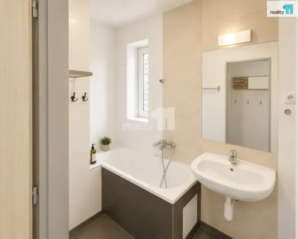 Pronájem bytu 2+kk, Praha - Hrdlořezy, Českobrodská, 64 m2