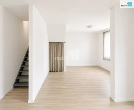 Pronájem bytu 2+kk, Praha - Hrdlořezy, Českobrodská, 64 m2