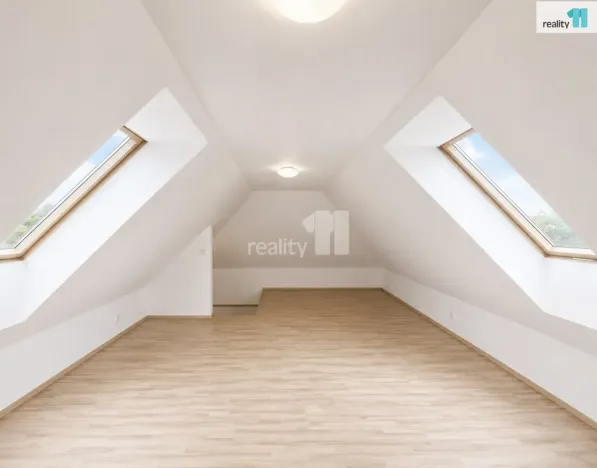 Pronájem bytu 2+kk, Praha - Hrdlořezy, Českobrodská, 64 m2