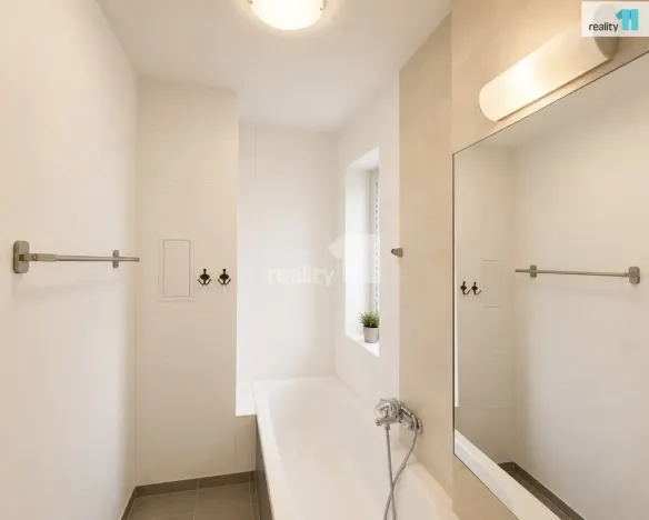 Pronájem bytu 2+kk, Praha - Hrdlořezy, Českobrodská, 64 m2