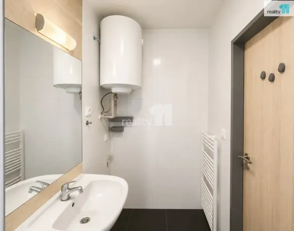 Pronájem bytu 2+kk, Praha - Hrdlořezy, Českobrodská, 64 m2