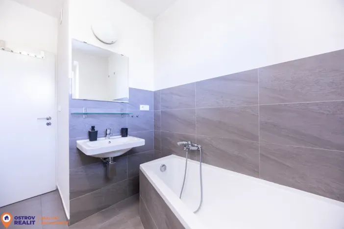 Prodej bytu 2+kk, Staré Město - Stříbrnice, 48 m2