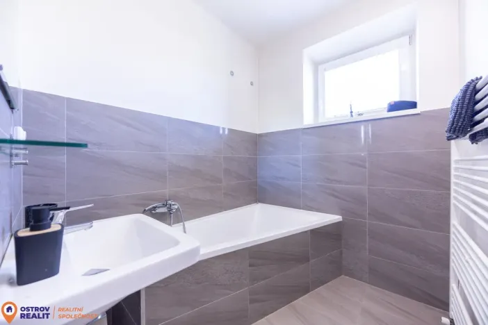 Prodej bytu 2+kk, Staré Město - Stříbrnice, 48 m2