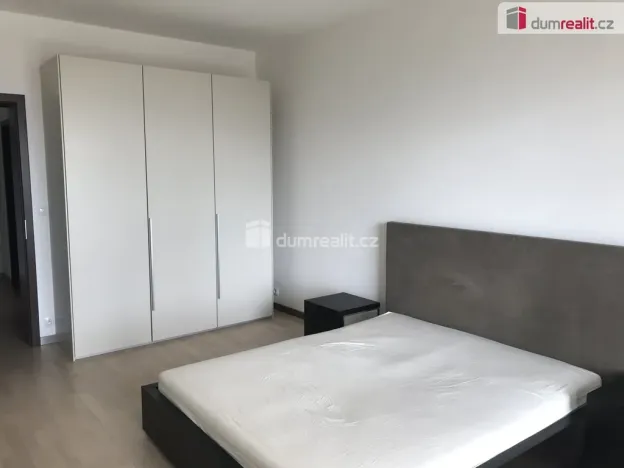 Pronájem bytu 2+kk, Praha, Korunní, 75 m2