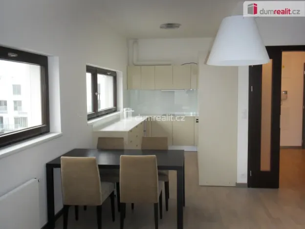 Pronájem bytu 2+kk, Praha, Korunní, 75 m2