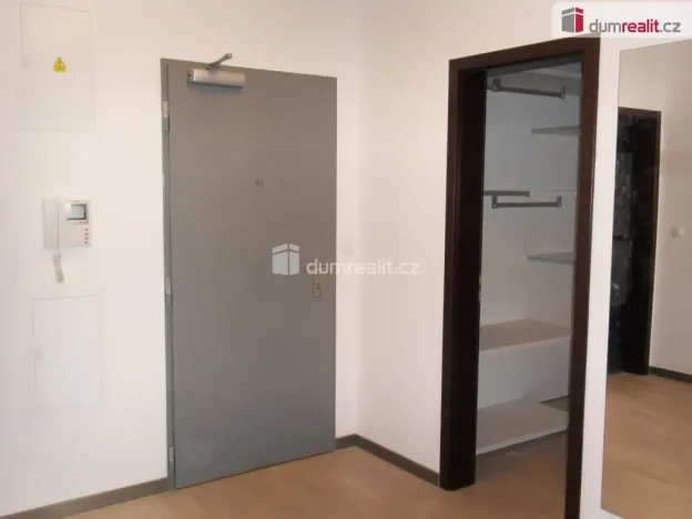 Pronájem bytu 2+kk, Praha, Korunní, 75 m2