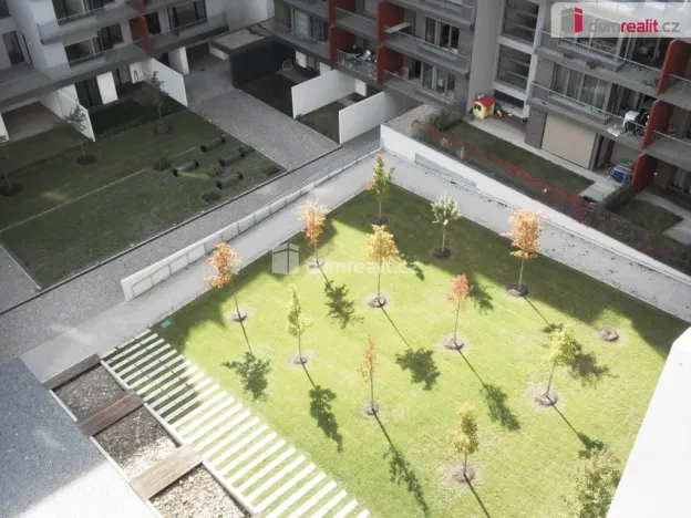 Pronájem bytu 2+kk, Praha, Korunní, 75 m2