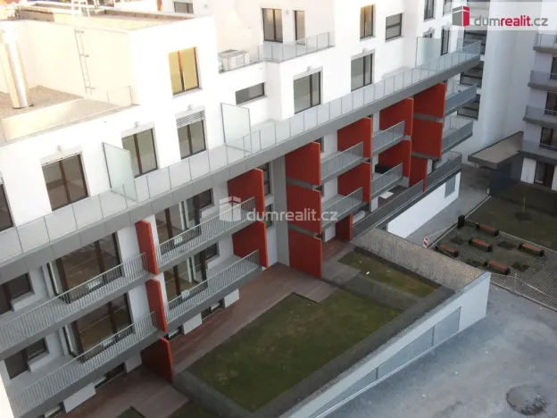 Pronájem bytu 2+kk, Praha, Korunní, 75 m2