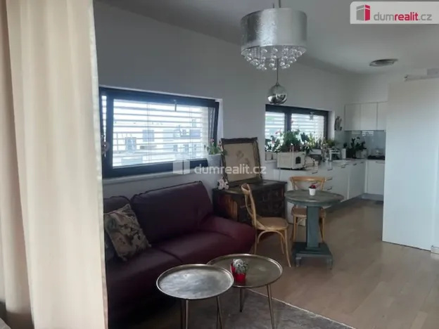 Pronájem bytu 2+kk, Praha, Korunní, 75 m2