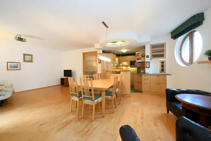 Pronájem bytu 3+kk, Praha - Žižkov, Jeseniova, 99 m2