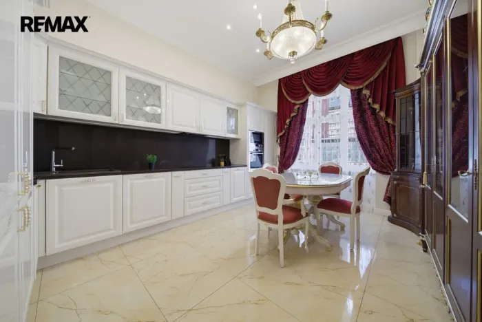 Prodej bytu 3+1, Karlovy Vary, nábřeží Jana Palacha, 94 m2