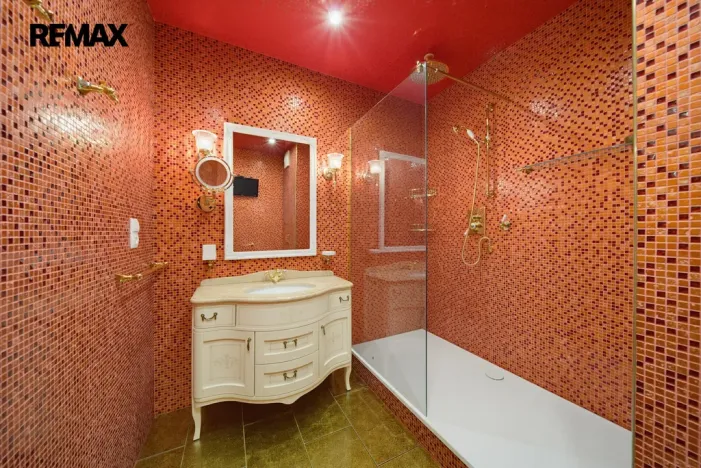 Prodej bytu 3+1, Karlovy Vary, nábřeží Jana Palacha, 94 m2