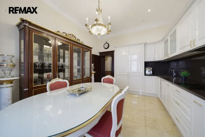 Prodej bytu 3+1, Karlovy Vary, nábřeží Jana Palacha, 94 m2
