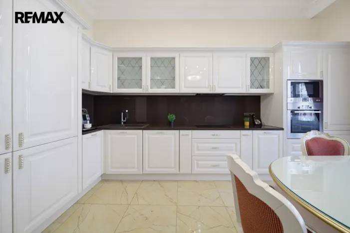 Prodej bytu 3+1, Karlovy Vary, nábřeží Jana Palacha, 94 m2