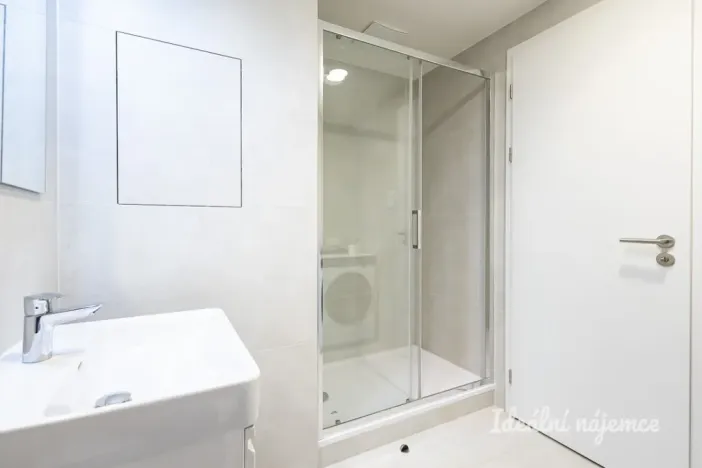 Pronájem bytu 1+kk, Praha - Vysočany, Poděbradská, 39 m2