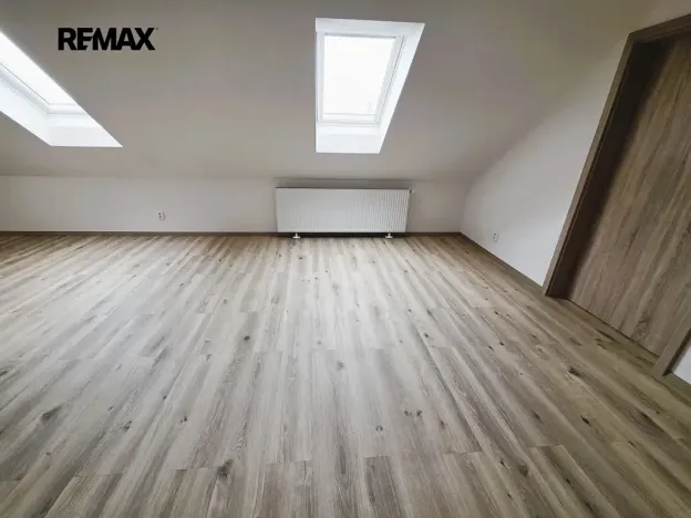 Pronájem kanceláře, Slavkov u Brna, 72 m2