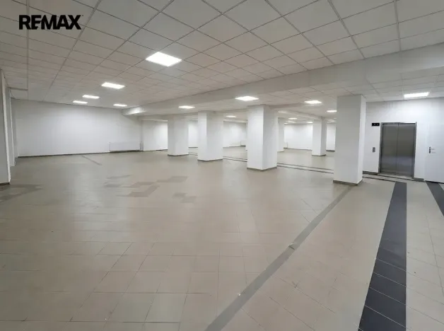 Pronájem obchodního prostoru, Kopřivnice, Záhumenní, 400 m2