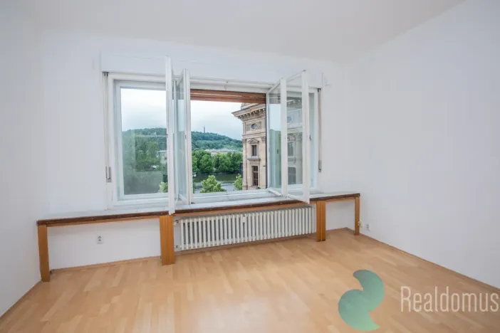 Pronájem bytu 4+1, Praha - Nové Město, Masarykovo nábřeží, 110 m2