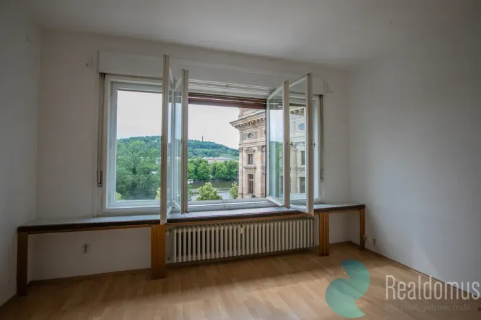 Pronájem bytu 4+1, Praha - Nové Město, Masarykovo nábřeží, 110 m2