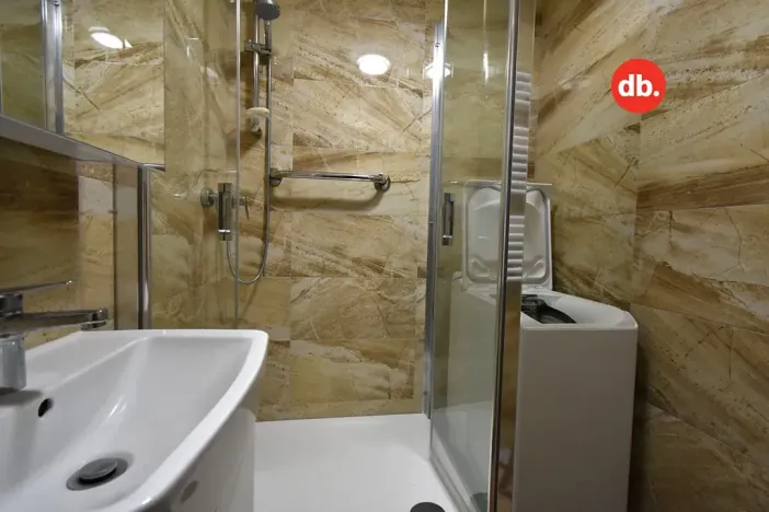 Prodej bytu 4+1, Ostrov, Lidická, 84 m2