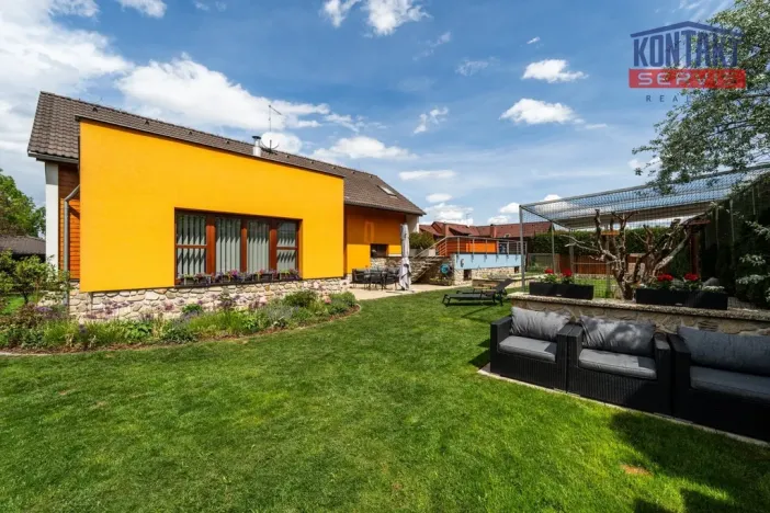 Prodej rodinného domu, Dubné, 261 m2