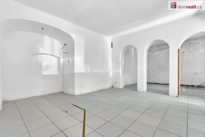Prodej ubytování, Bečov nad Teplou, nám. 5. května, 246 m2