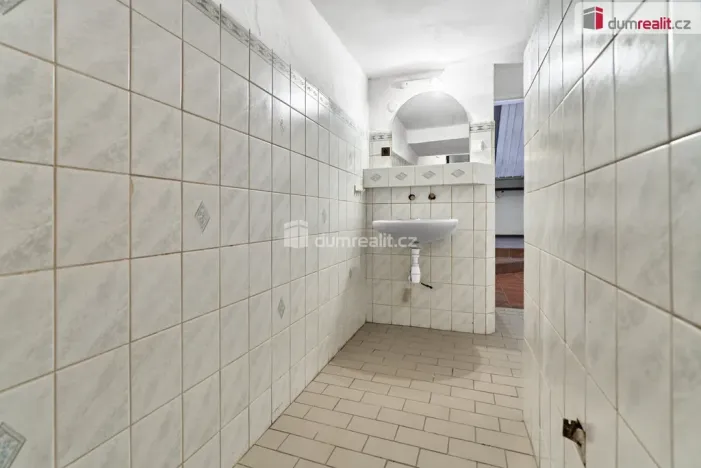 Prodej ubytování, Bečov nad Teplou, nám. 5. května, 246 m2