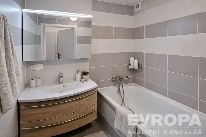 Pronájem bytu 3+1, Nehvizdy, Gabčíkova, 68 m2