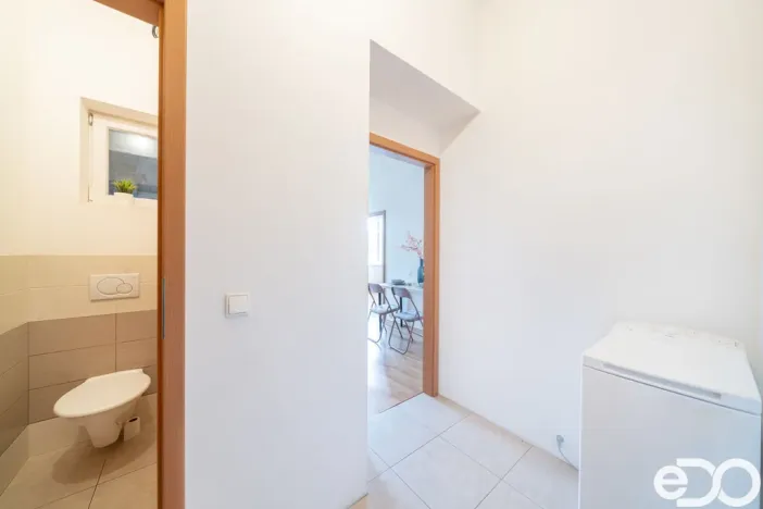 Pronájem bytu 2+kk, Praha, Husinecká, 45 m2