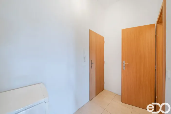Pronájem bytu 2+kk, Praha, Husinecká, 45 m2