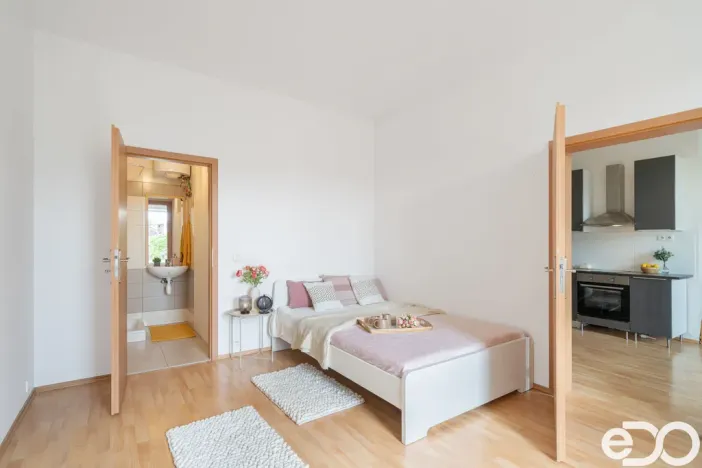 Pronájem bytu 2+kk, Praha, Husinecká, 45 m2