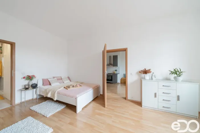 Pronájem bytu 2+kk, Praha, Husinecká, 45 m2
