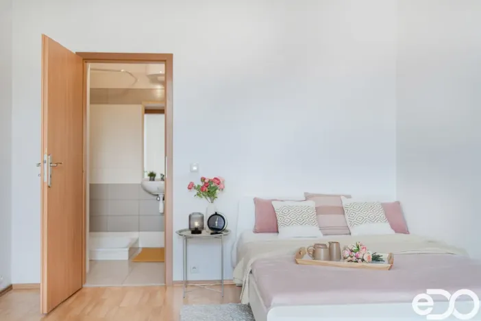 Pronájem bytu 2+kk, Praha, Husinecká, 45 m2
