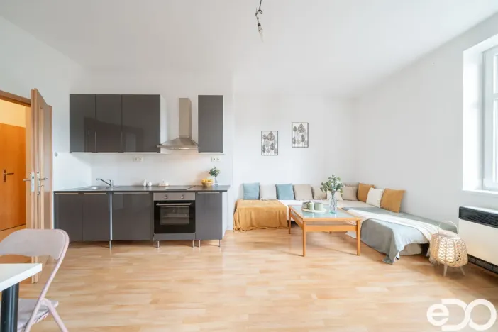 Pronájem bytu 2+kk, Praha, Husinecká, 45 m2