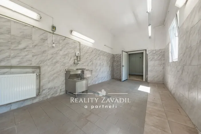 Prodej výrobních prostor, Koleč, 940 m2