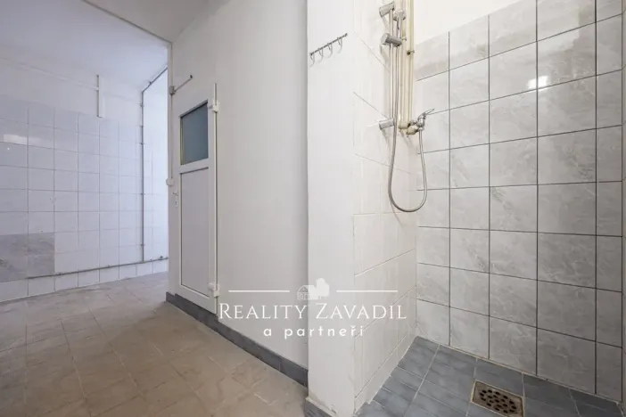 Prodej výrobních prostor, Koleč, 940 m2