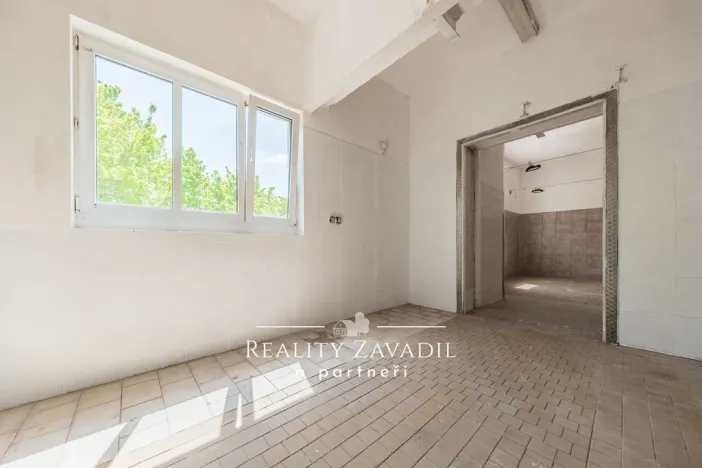 Prodej výrobních prostor, Koleč, 940 m2