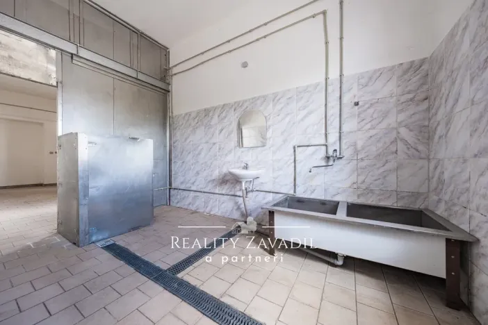 Prodej výrobních prostor, Koleč, 940 m2