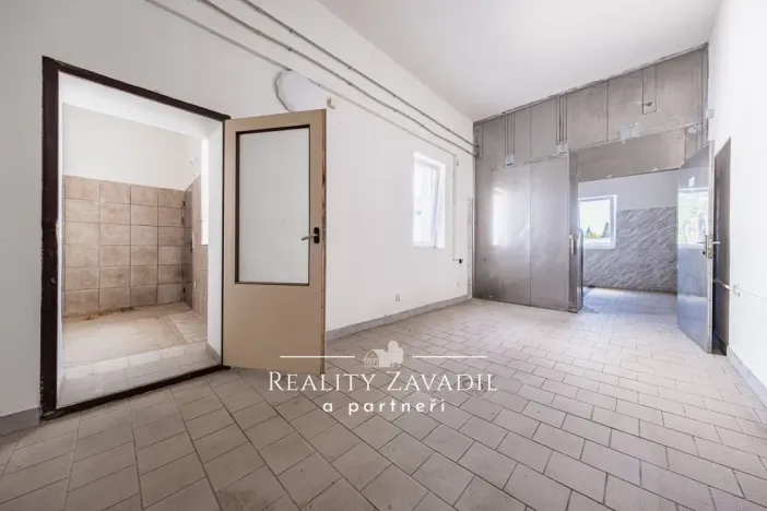 Prodej výrobních prostor, Koleč, 940 m2