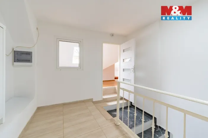 Pronájem atypického bytu, Sokolov, Staré náměstí, 200 m2