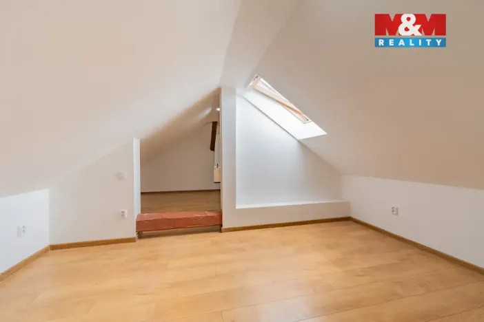 Pronájem atypického bytu, Sokolov, Staré náměstí, 200 m2