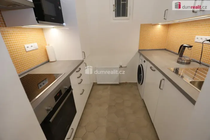 Pronájem bytu 1+1, Praha - Nové Město, Hálkova, 32 m2