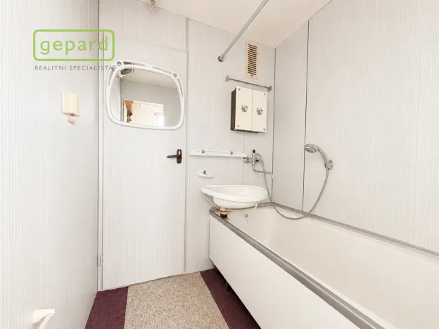 Prodej bytu 2+1, Karlovy Vary, Chomutovská, 56 m2