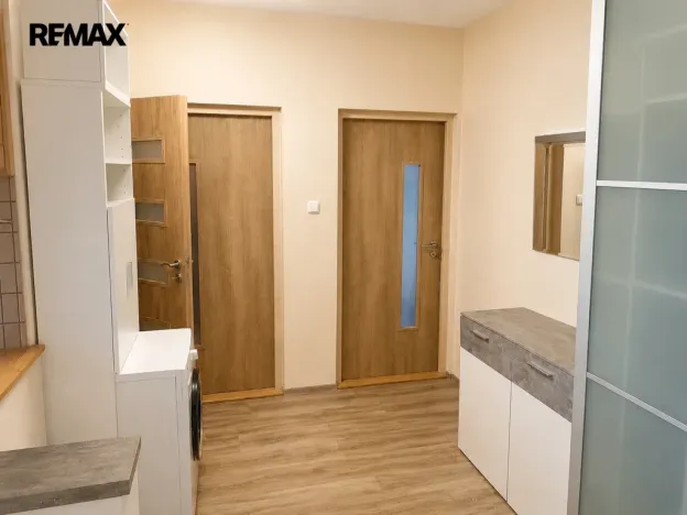 Prodej bytu 2+1, Karlovy Vary - Stará Role, Závodu míru, 68 m2