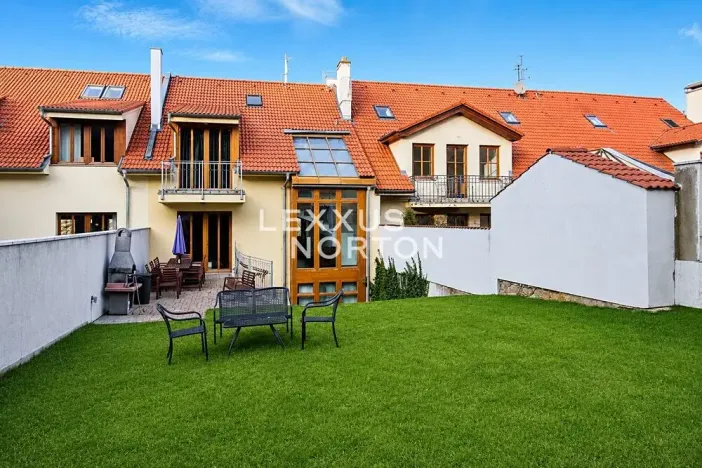 Pronájem vily, Praha - Střešovice, Nad hradním vodojemem, 350 m2