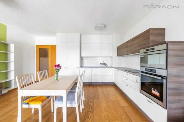 Pronájem bytu 3+kk, Praha - Hloubětín, Nademlejnská, 86 m2