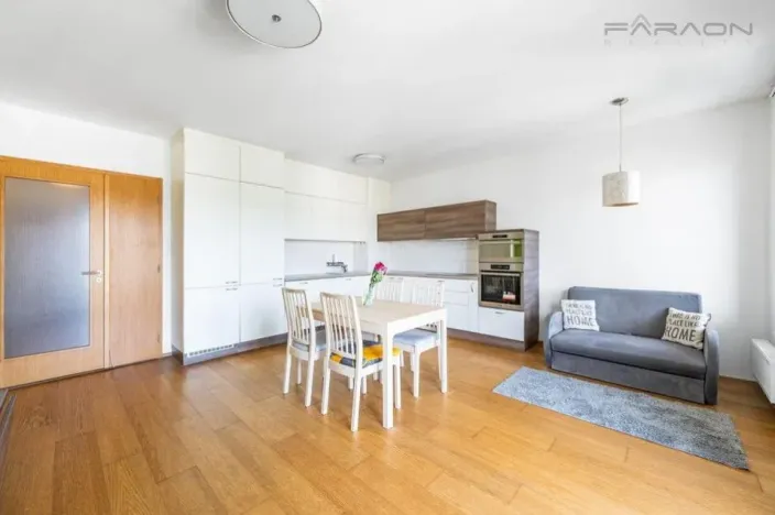 Pronájem bytu 3+kk, Praha - Hloubětín, Nademlejnská, 86 m2